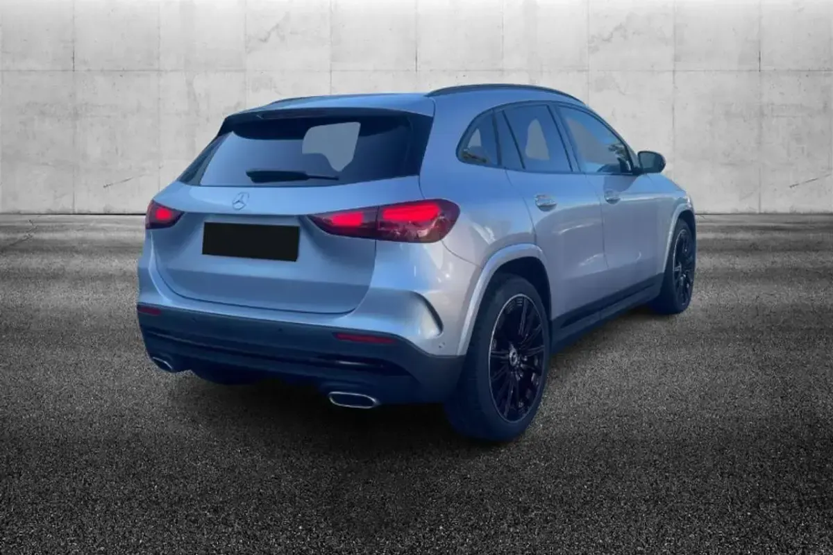 Usata Mercedes GLA200 AMG Line Premium 150 CV (110 kW) 2024 Argento SUV