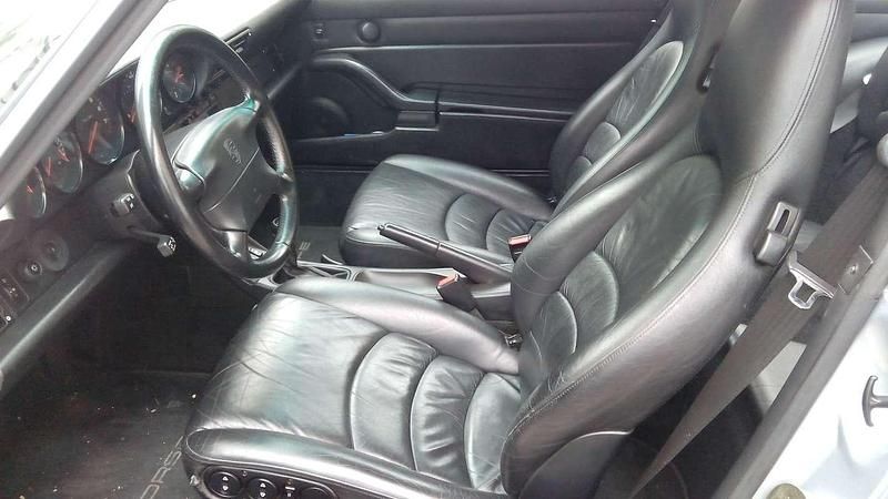 Usata Porsche 911 Carrera 272 CV (200 kW) 1995 Argento Coupé
