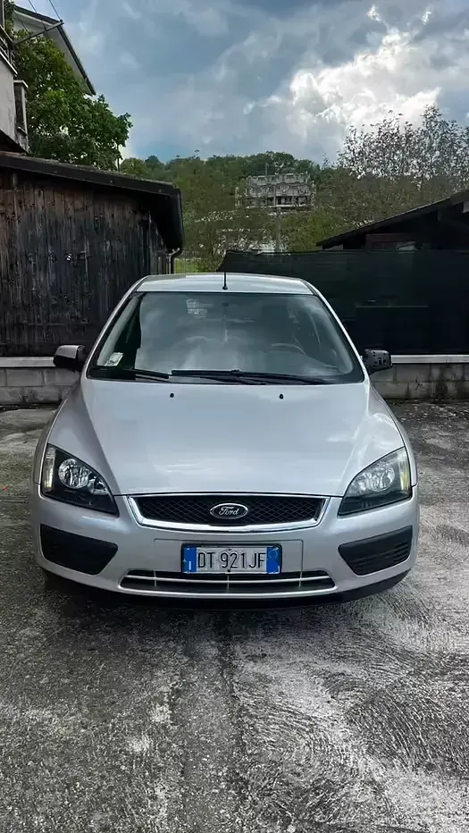 Usata Ford Focus 90 CV (66 kW) 2007 Grigio Station wagon