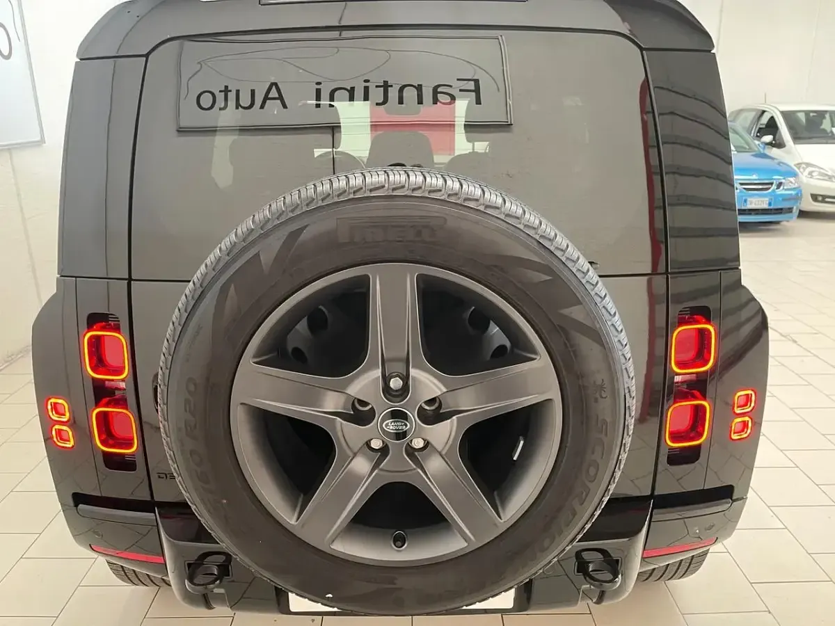 Usata Land Rover Defender Dynamic 199 CV (146 kW) 2024 Nero SUV