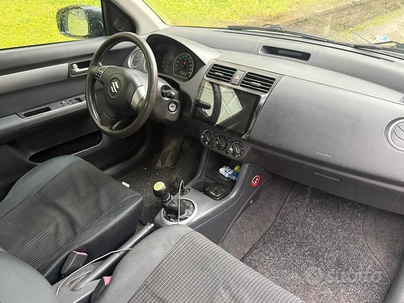 Usata Suzuki Swift 92 CV (67 kW) 2006 Grigio Utilitaria