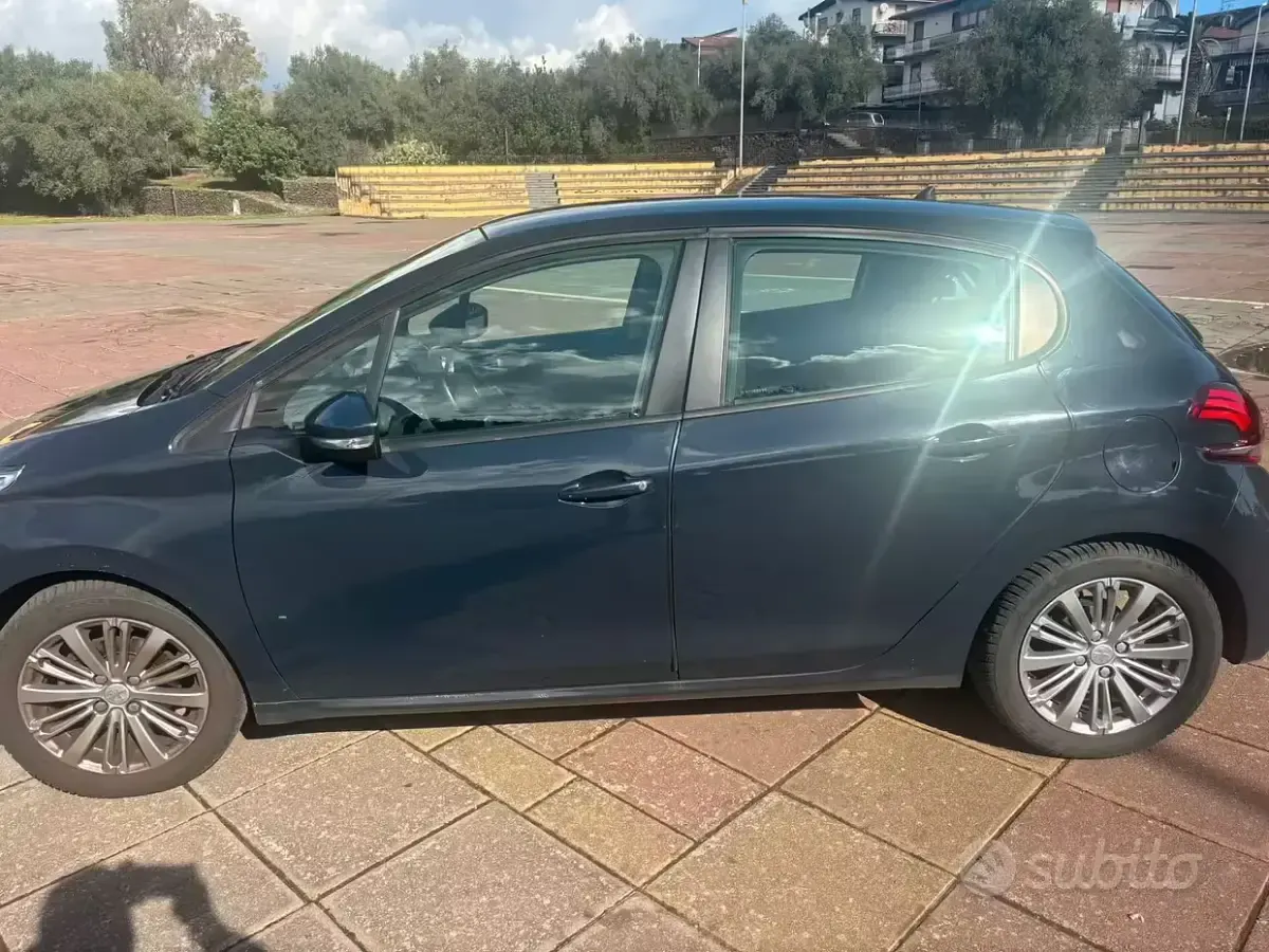 Usata Peugeot 208 Allure 82 CV (60 kW) 2018 Grigio Utilitaria
