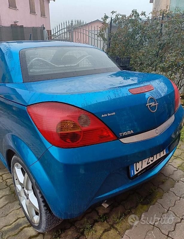 Usata Opel Tigra 2005 Blu Cabrio