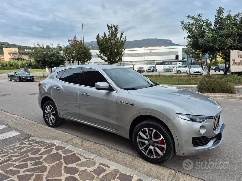Usata Maserati Levante 250 CV (183 kW) 2018 Grigio SUV