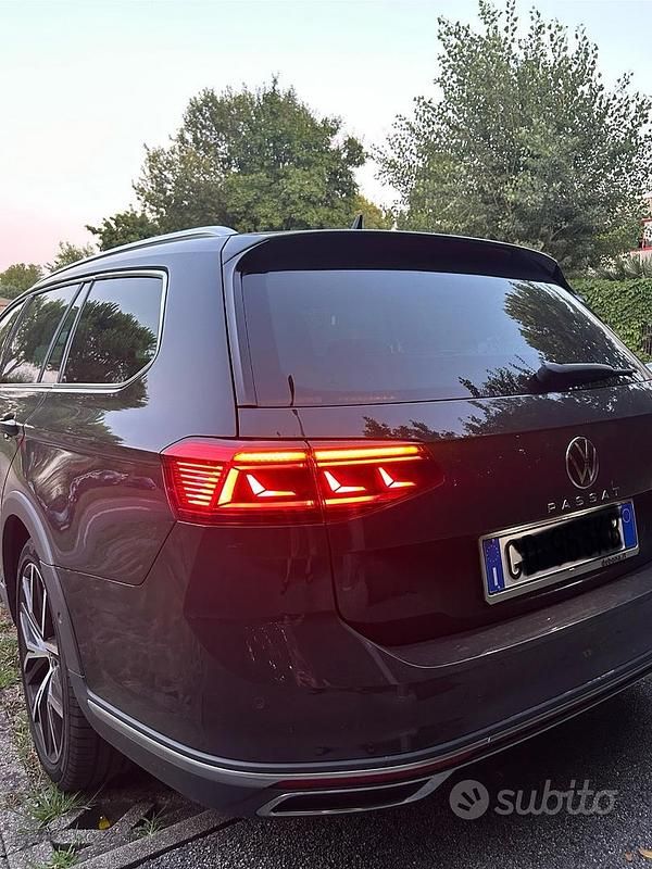 Usata VW Passat 150 CV (110 kW) 2021 Grigio Station wagon