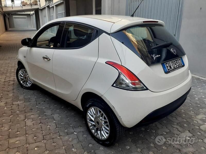 Usata Lancia Ypsilon 85 CV (62 kW) 2014 Bianco Utilitaria