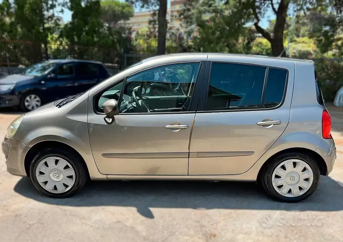 Usata Renault Modus Night&Day 75 CV (55 kW) 2011 Giallo Monovolume