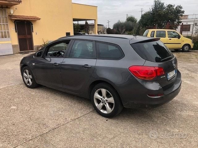 Grigio Usata 2011 Opel Astra Station wagon | 2200 € (Super prezzo) - Immagine 1/4