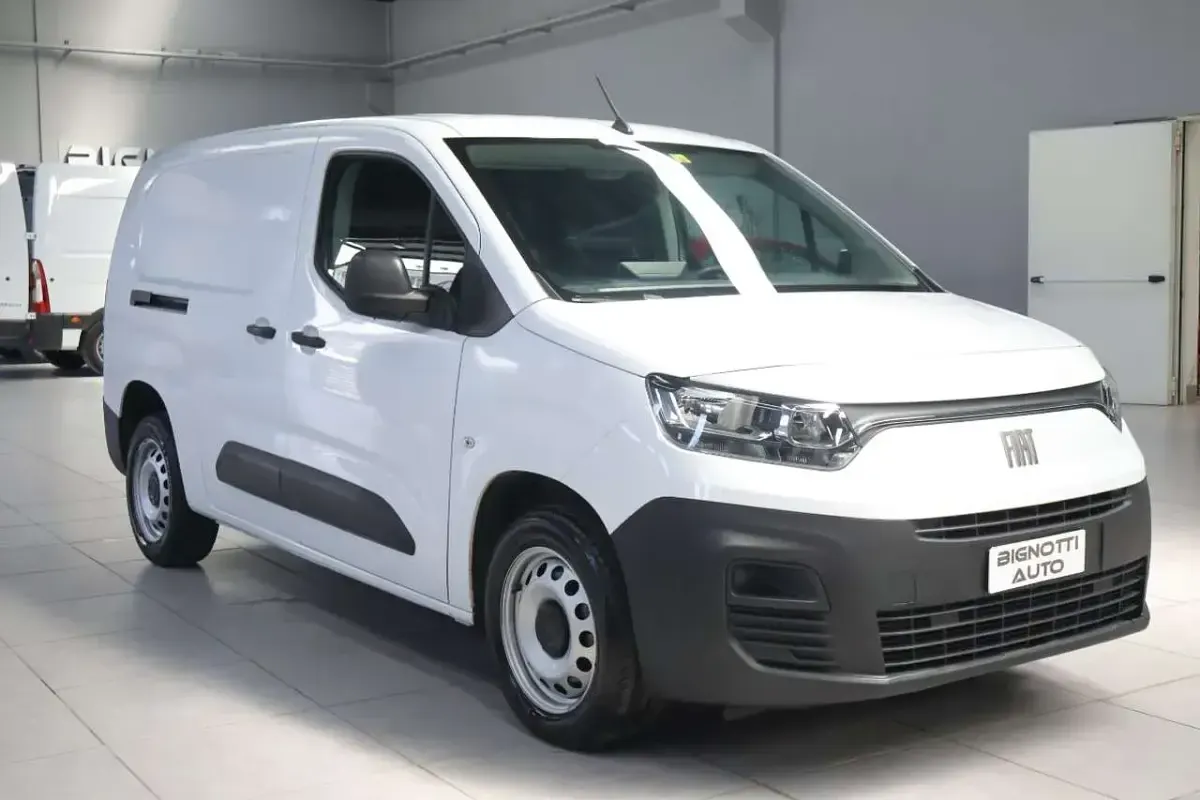 Usata Fiat Doblò 102 CV (75 kW) 2023 Bianco Monovolume