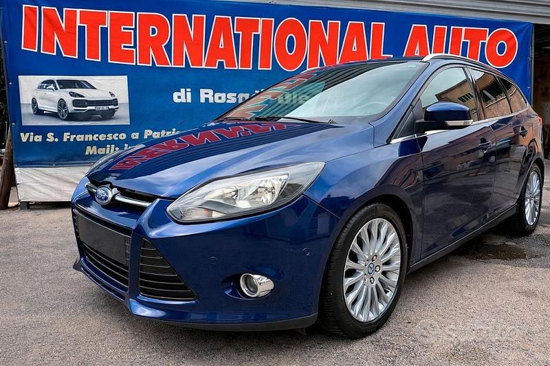Begagnad Ford Focus 116 HK (85 kW) 2012 Röd Sedan