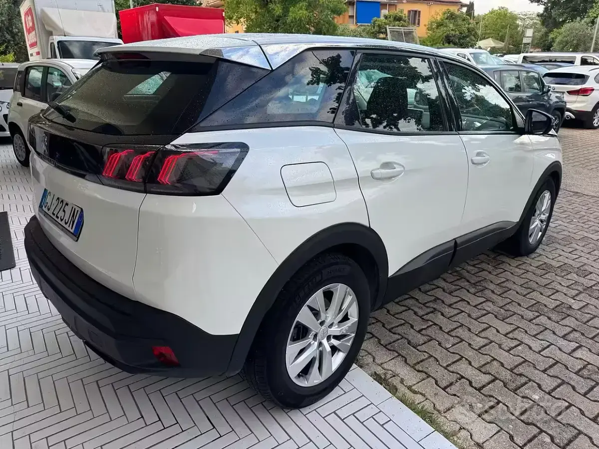 Usata Peugeot 3008 Active 131 CV (96 kW) 2022 Bianco SUV