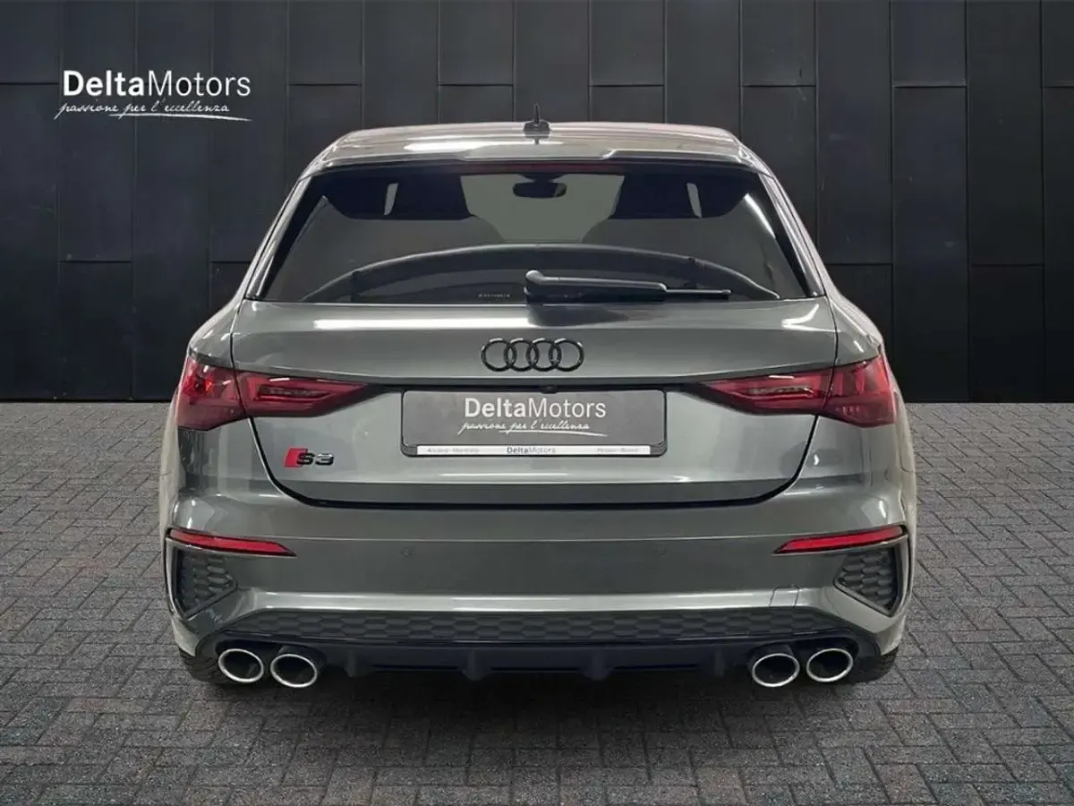 Usata Audi S3 Sportback Sport 310 CV (228 kW) 2024 Grigio metallizzato Utilitaria