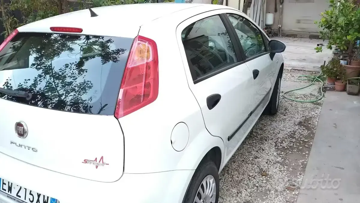 Usata Fiat Grande Punto Street 77 CV (56 kW) 2014 Bianco Utilitaria