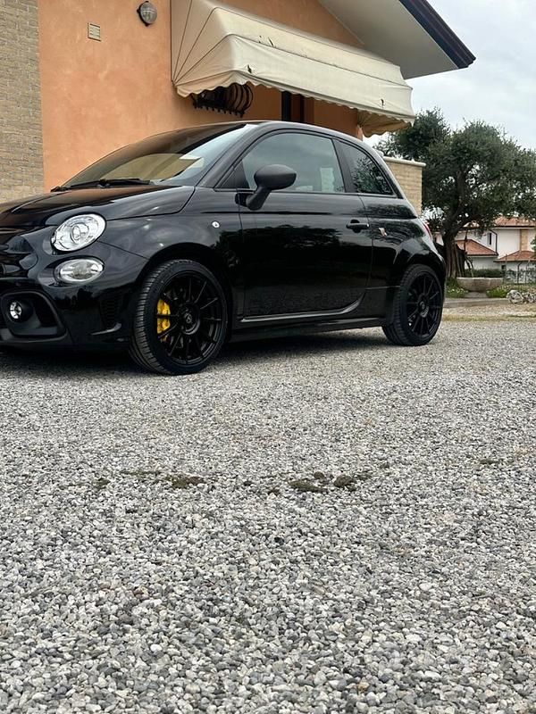 Usata Abarth 695 Competizione 180 CV (132 kW) 2024 Nero Utilitaria