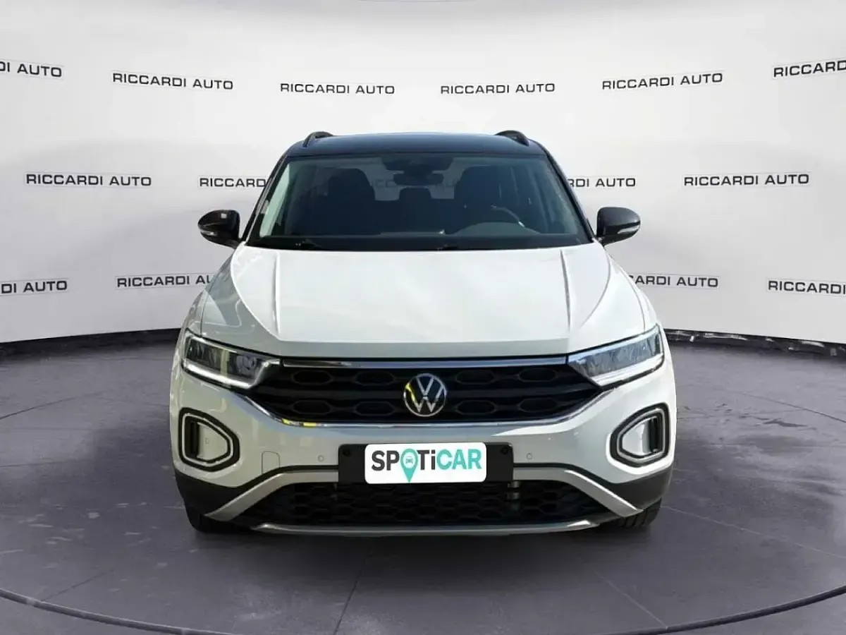 Begagnad VW T-Roc Life 150 HK (110 kW) 2023 Vit SUV