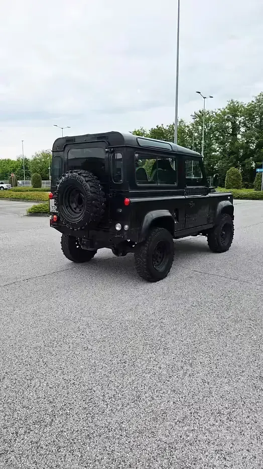 Usata Land Rover Defender 86 CV (63 kW) 1990 Nero SUV