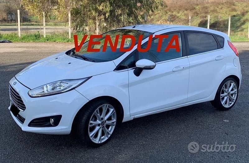 Usata Ford Fiesta 75 CV (55 kW) 2016 Bianco Berlina