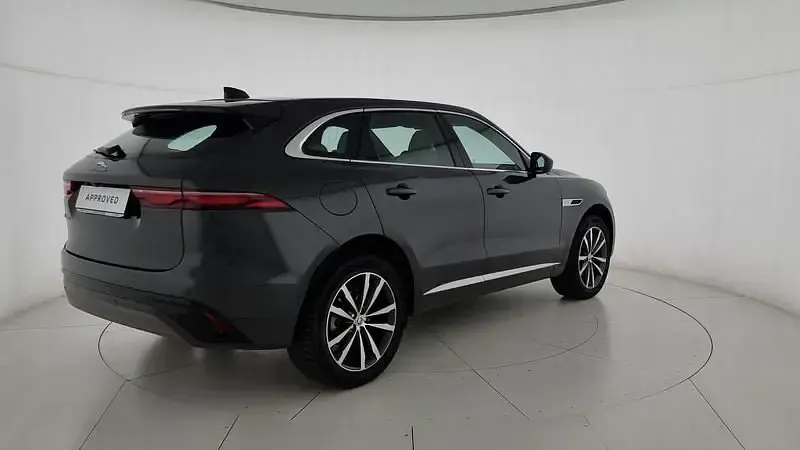 Usata Jaguar F-Pace R-Dynamic 204 CV (150 kW) 2022 Grigio scuro SUV