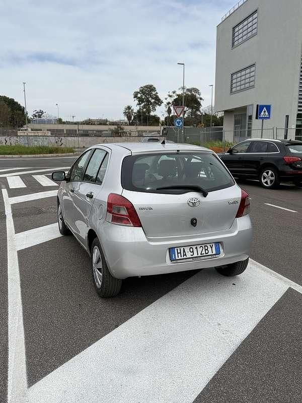 Usado Toyota Yaris 75 CV (55 kW) 2010 Utilitario