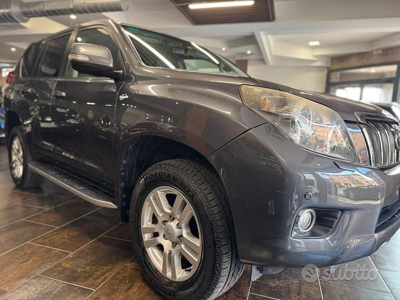 Usata Toyota Land Cruiser Sol 190 CV (139 kW) 2011 Grigio SUV