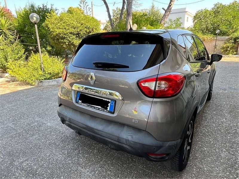 Usata Renault Captur Iconic 90 CV (66 kW) 2016 Grigio SUV