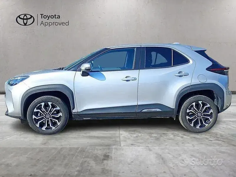 Usata Toyota Yaris Cross Trend 116 CV (85 kW) 2022 Grigio SUV