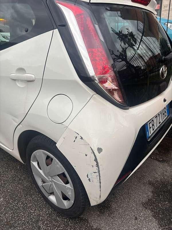 Usata Toyota Aygo X-play 69 CV (50 kW) 2015 Bianco Utilitaria
