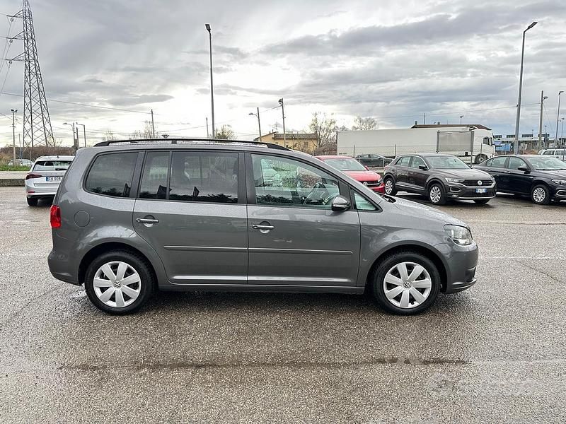 Usata VW Touran Comfortline 105 CV (77 kW) 2013 Grigio Monovolume