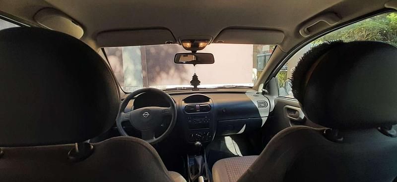 Usata Opel Corsa Comfort 75 CV (55 kW) 2002 Berlina