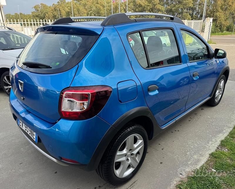 Usata Dacia Sandero Prestige 90 CV (66 kW) 2014 Blu Berlina