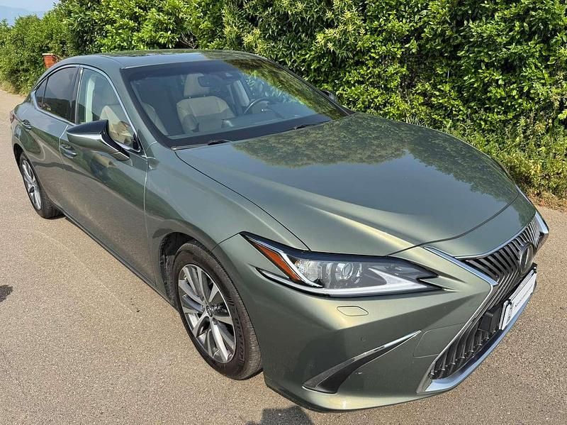 Usata Lexus ES300H Business Edition 178 CV (130 kW) 2021 Sunlight green Berlina
