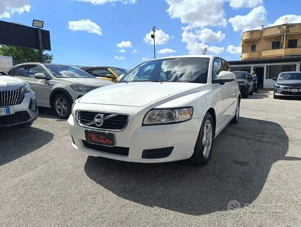 Usata Volvo V50 109 CV (80 kW) 2011 Bianco Station wagon