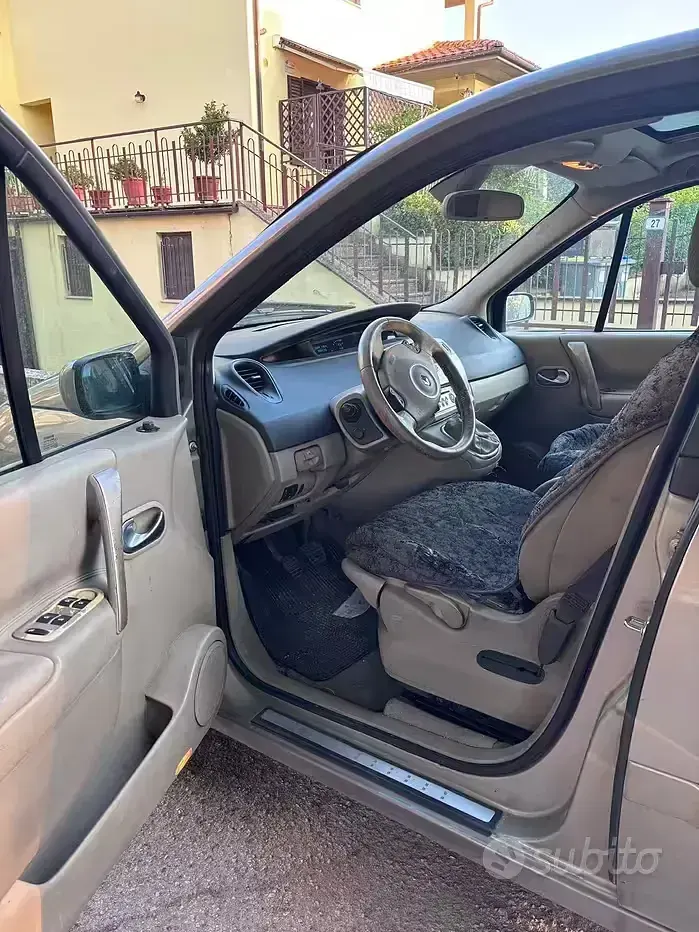 Usata Renault Scénic II 106 CV (77 kW) 2007 Monovolume