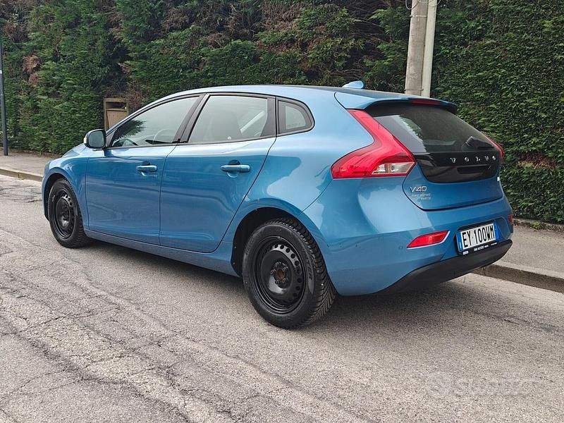 Usata Volvo V40 Kinetic 116 CV (85 kW) 2015 Blu Berlina