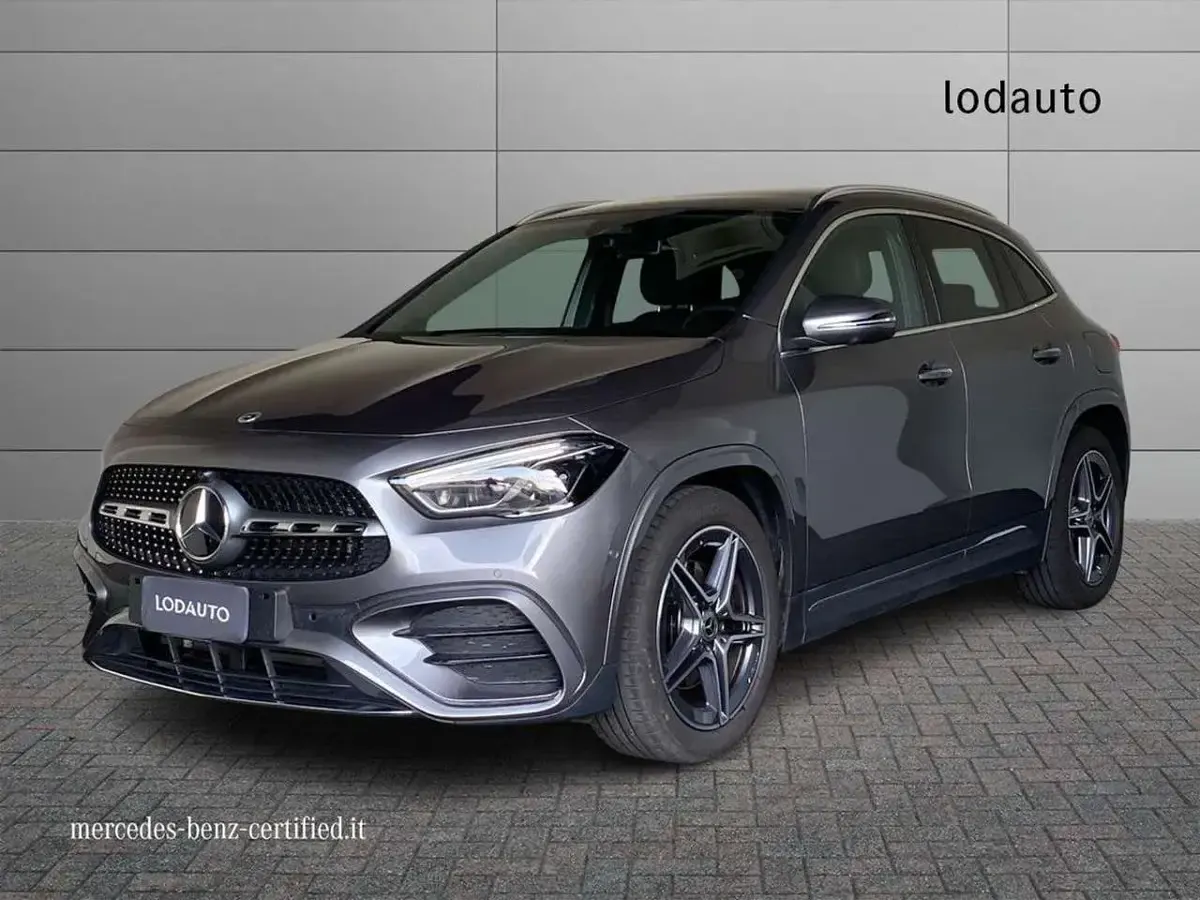 Usata Mercedes GLA200 AMG line 150 CV (110 kW) 2025 Grigio SUV