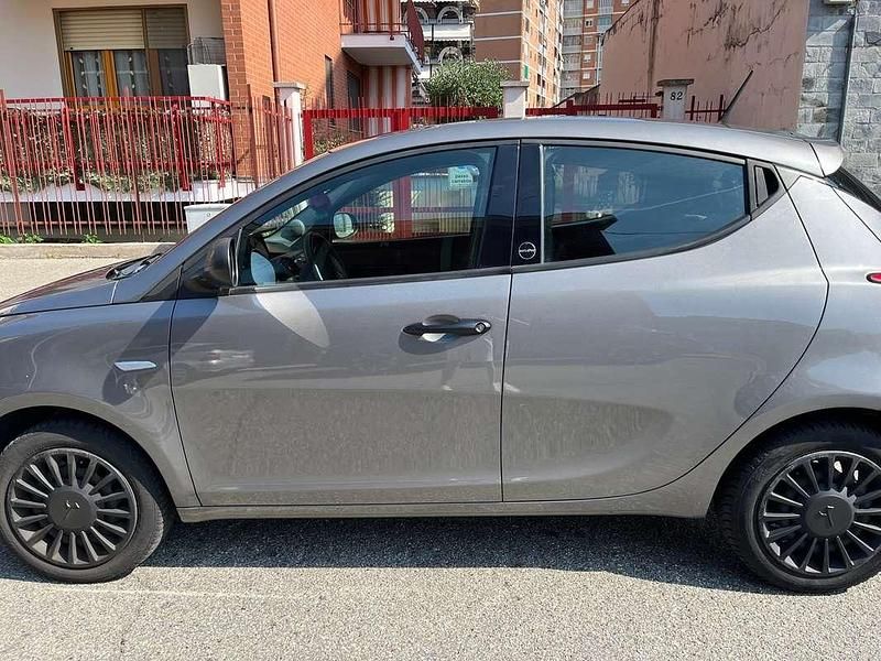 Usata Lancia Ypsilon Silver 95 CV (69 kW) 2020 Grigio Utilitaria