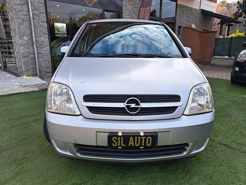 Usata Opel Meriva 101 CV (74 kW) 2003 Argento Monovolume