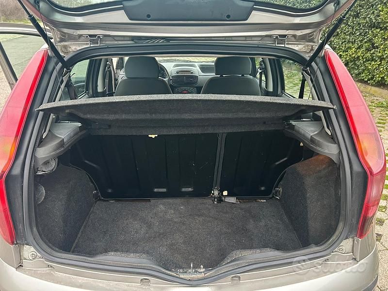 Usata Fiat Punto 60 CV (44 kW) 2005 Grigio Utilitaria