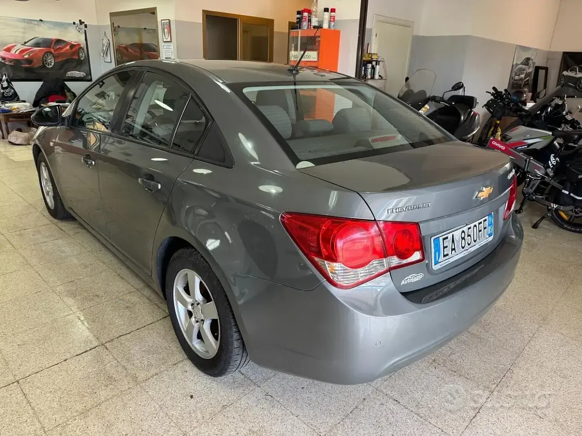 Usata Chevrolet Cruze LS 113 CV (83 kW) 2010 Grigio Berlina