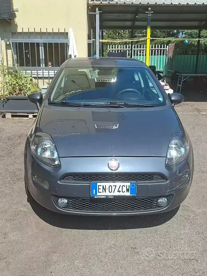 Usata Fiat Grande Punto 105 CV (77 kW) 2012 Grigio Utilitaria