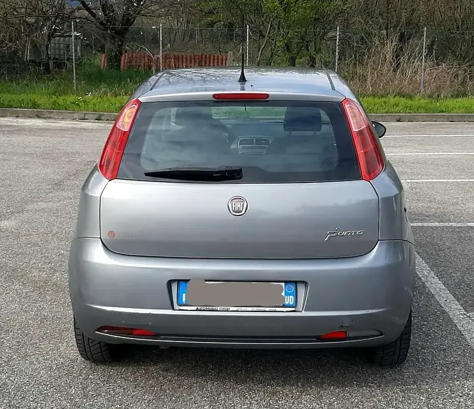 Usata Fiat Grande Punto Active 77 CV (56 kW) 2005 Argento Utilitaria
