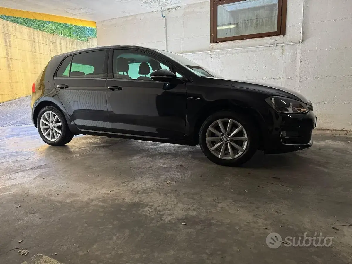 Usata VW Golf VII LOUNGE 110 CV (80 kW) 2016 Nero Berlina