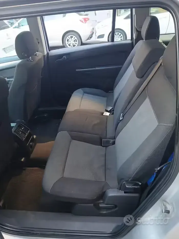 Usata Opel Zafira 120 CV (88 kW) 2006 Monovolume