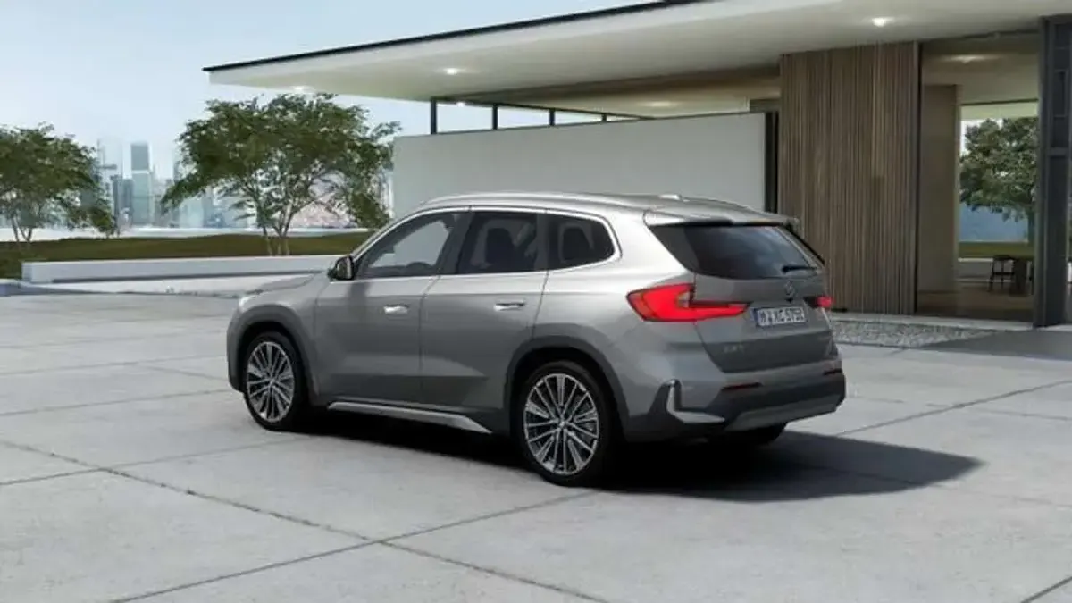 Nuova BMW iX1 150 kW (204 CV) 2026 Space silver metallizzato SUV
