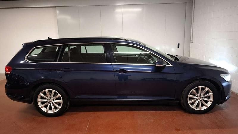 Usata VW Passat Business 120 CV (88 kW) 2017 Blu/azzurro Station wagon