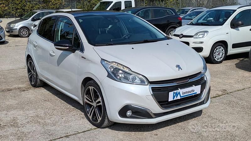 Usata Peugeot 208 GT-line 110 CV (80 kW) 2016 Bianco Utilitaria