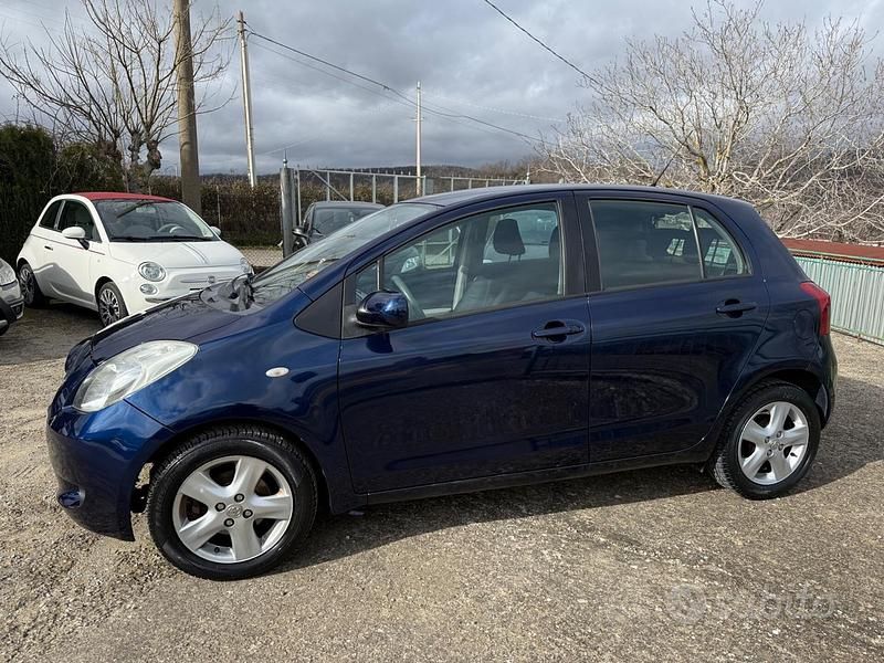Usata Toyota Yaris Sol 87 CV (63 kW) 2007 Blu Utilitaria