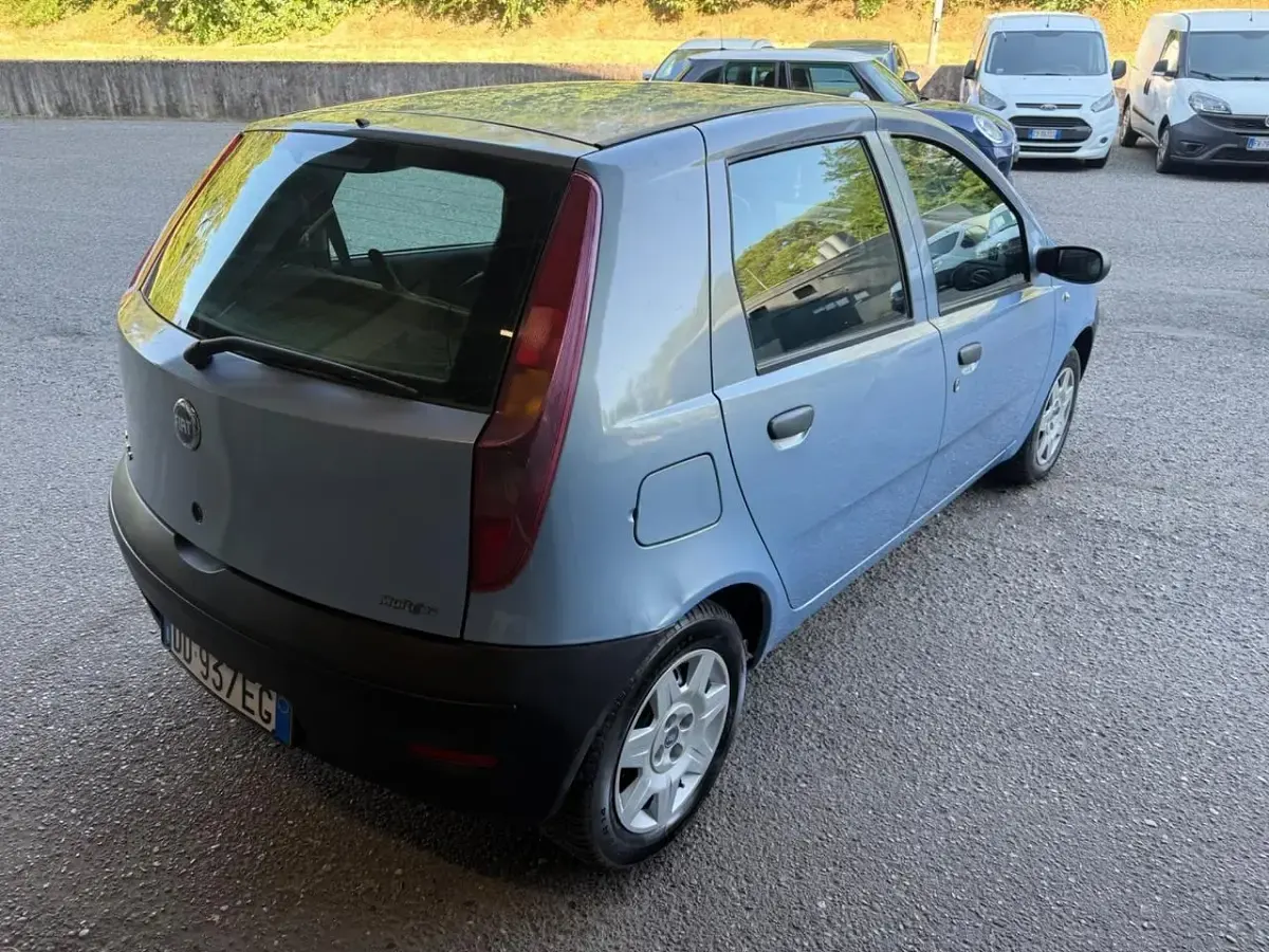 Usata Fiat Punto Dynamic 69 CV (50 kW) 2006 Blu Utilitaria