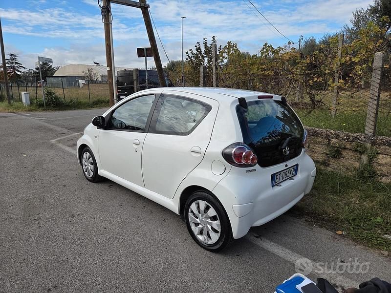Usata Toyota Aygo 68 CV (50 kW) 2013 Utilitaria