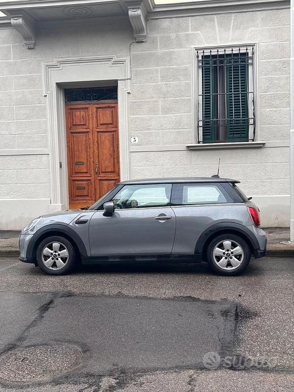 Usata Mini ONE 75 CV (55 kW) 2022 Grigio Utilitaria
